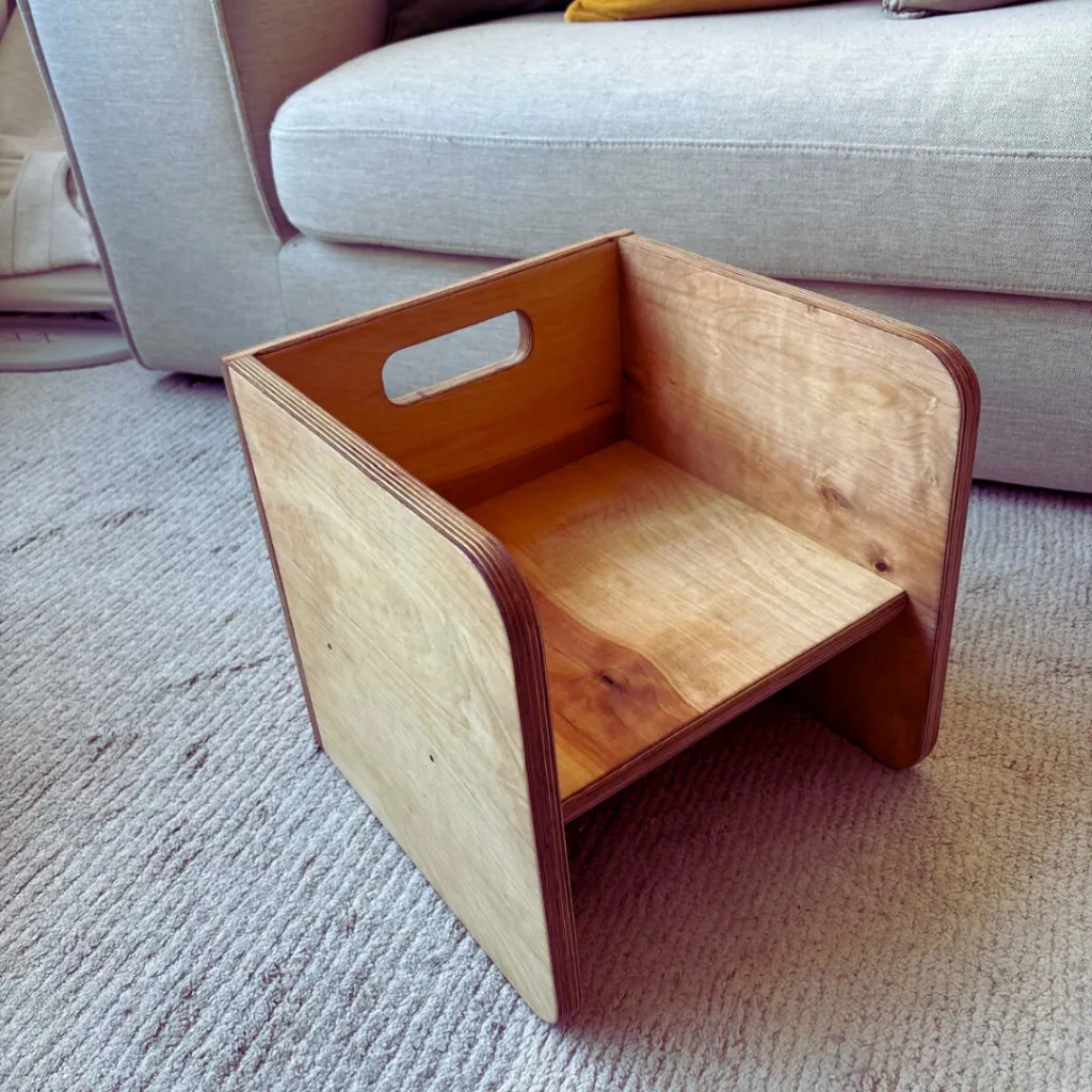 Houten kinderstoel_montessori_1.webp